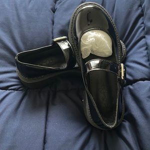 Mary Jane shoes patten leather !